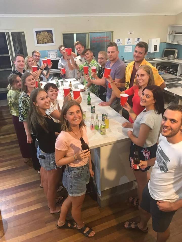 Хостел Hervey Bay Flashpackers Екстер'єр фото